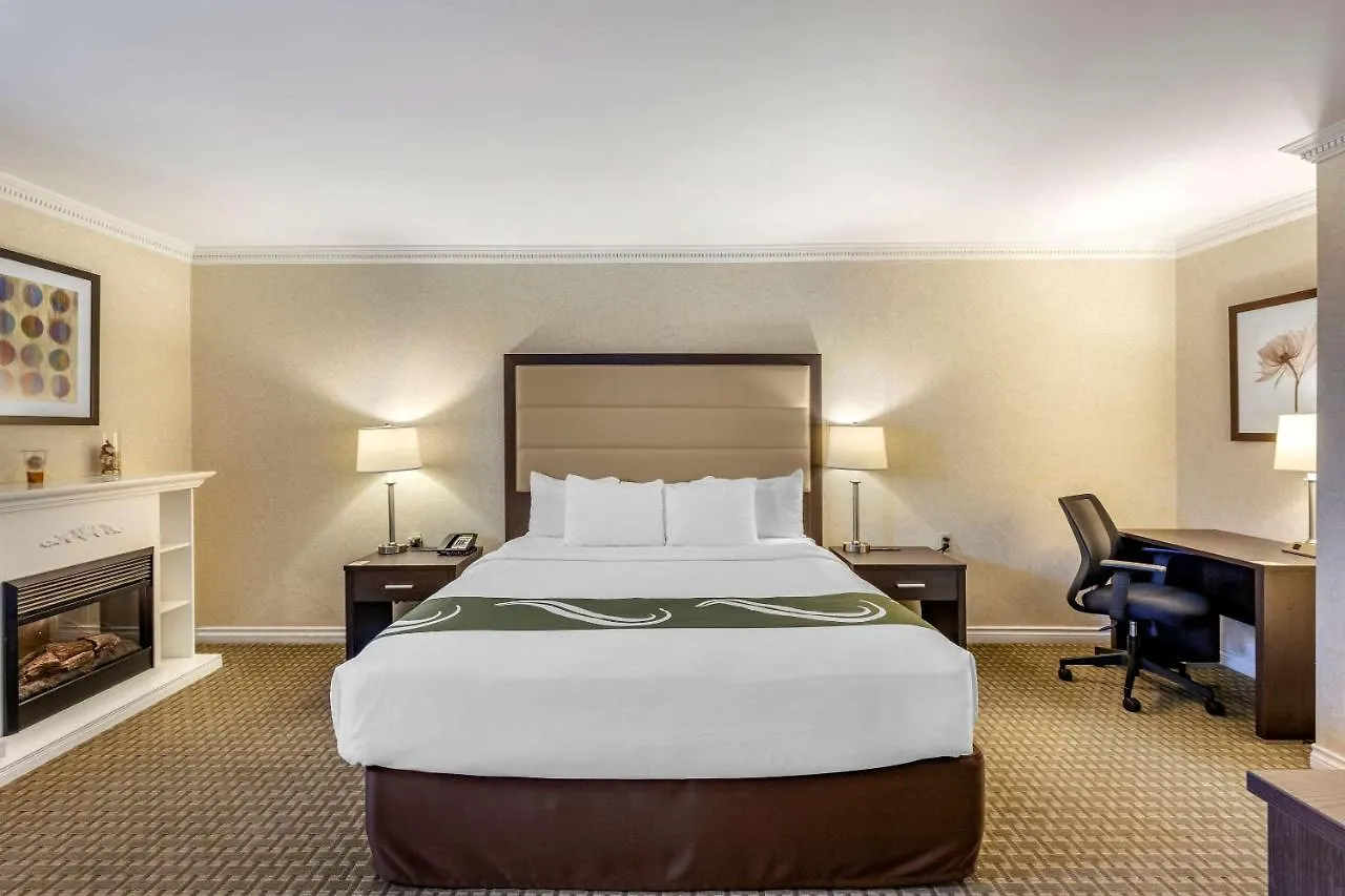 Quality Inn Airport West Mississauga 3*,  Kanada